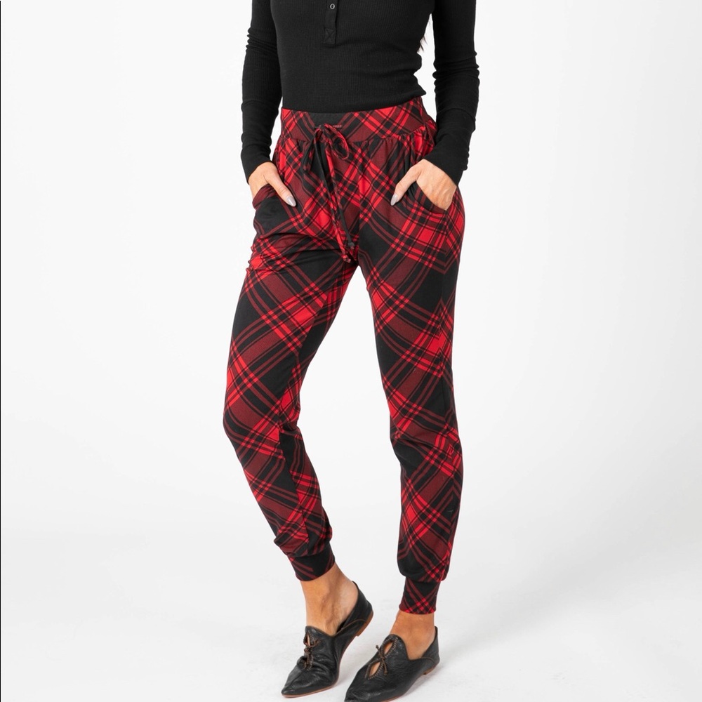Red/black plaid jogger